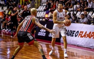 No Rio, Basquete Tricolor abre vantagem contra o Flamengo na semi