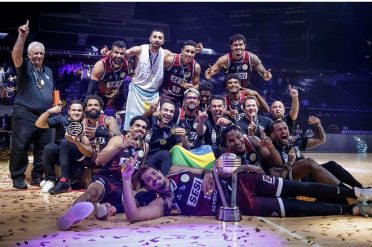 Franca é campeão mundial de basquete com cesta no último segundo